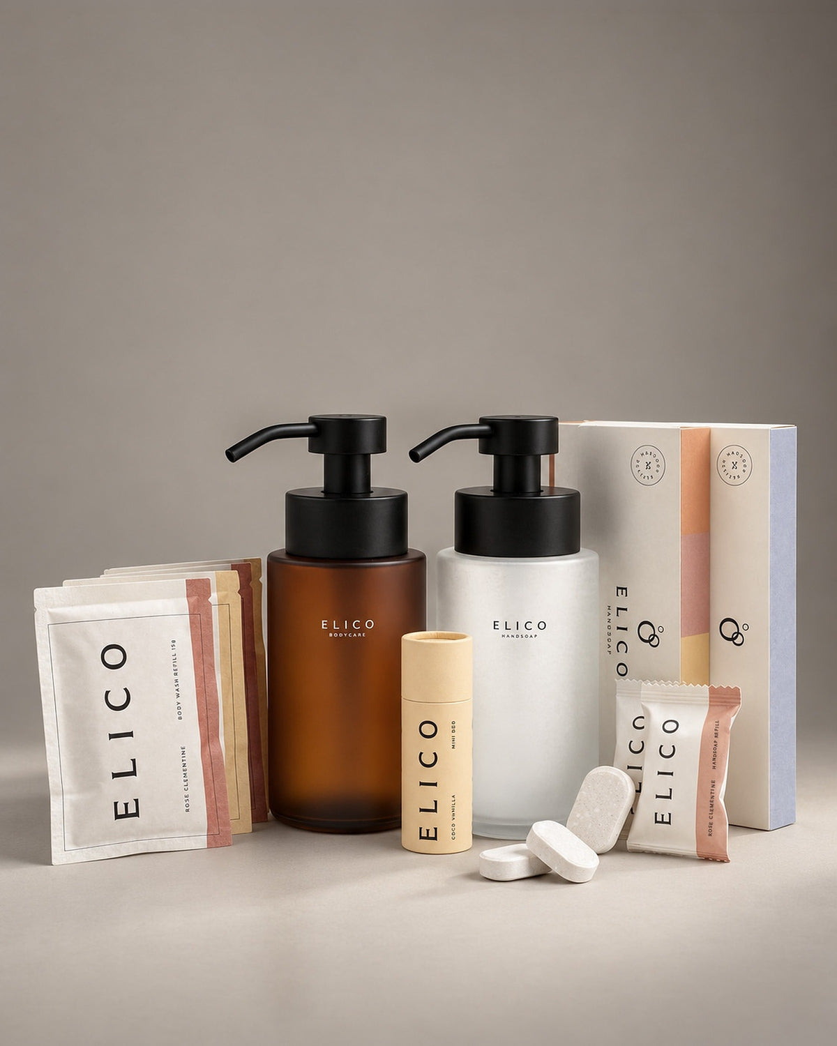 Badrumspaket: dispenser för handtvål och body wash, en Mini Deo och refills till handtvål och body wash
